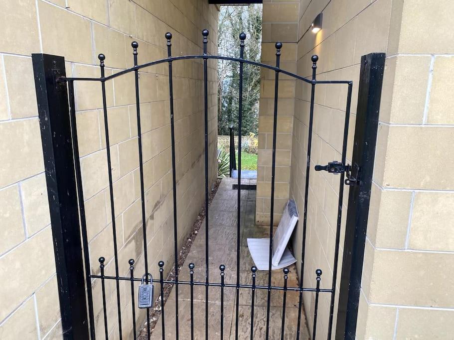 The Retreat, Luxury Studio Apartment In Bath With Parking Ngoại thất bức ảnh